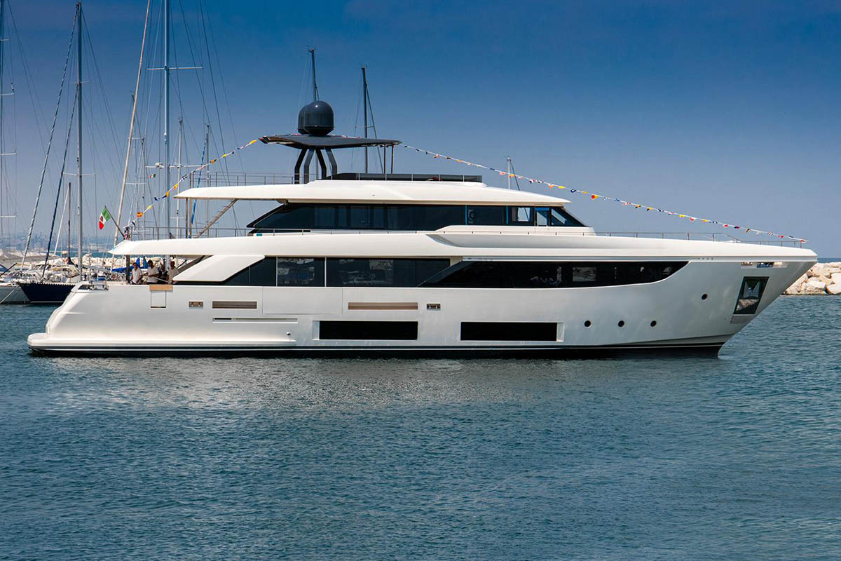 Custom-Line-Navetta-33-lançada-boatshopping