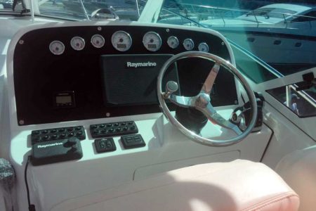 Posto-de-comando-Sedna-Yachts-XFI-335-Boat-Shopping
