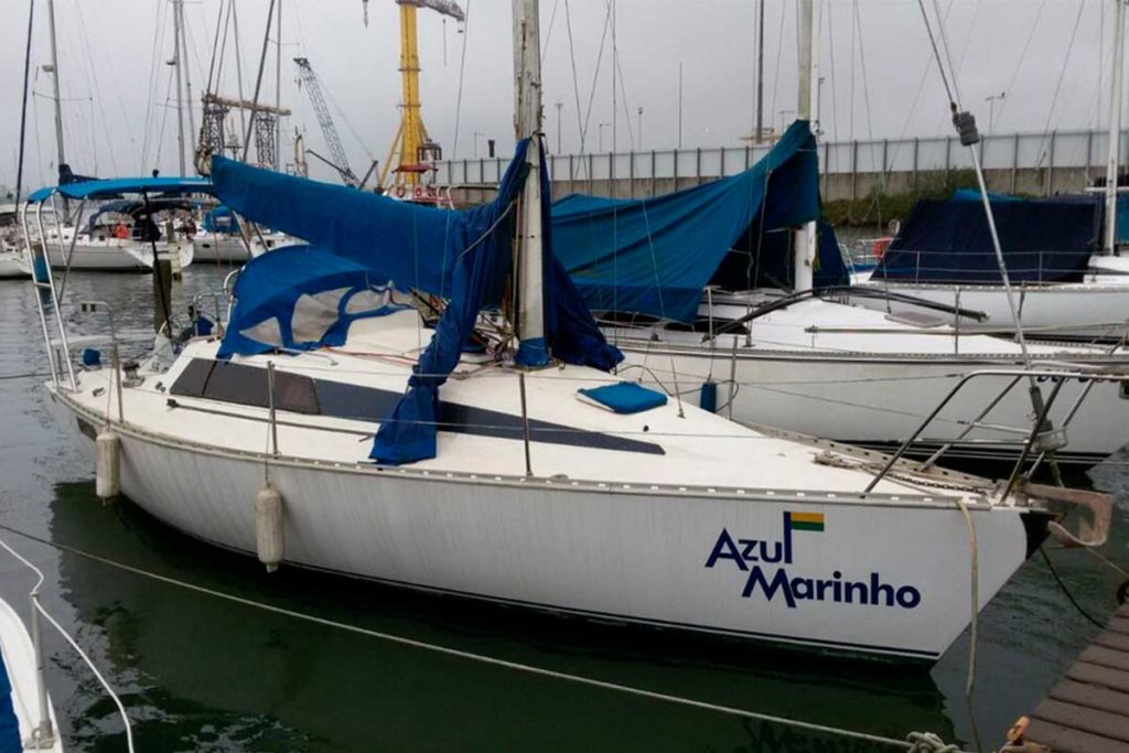 Veleiro-Azul-Marinho-assalto-Guarujá