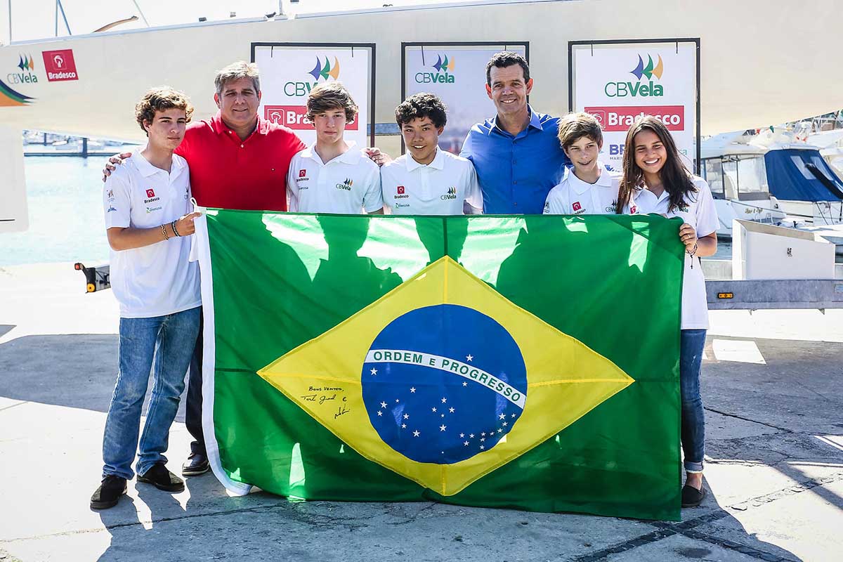 Equipe Brasileira de Optimist com Torben Grael e Marcelo Ferreira_Credito Marlon Falcão_Bradesco