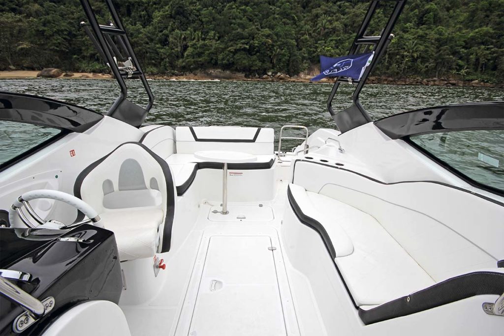 Focker 265 FX-cockpit-boatshopping