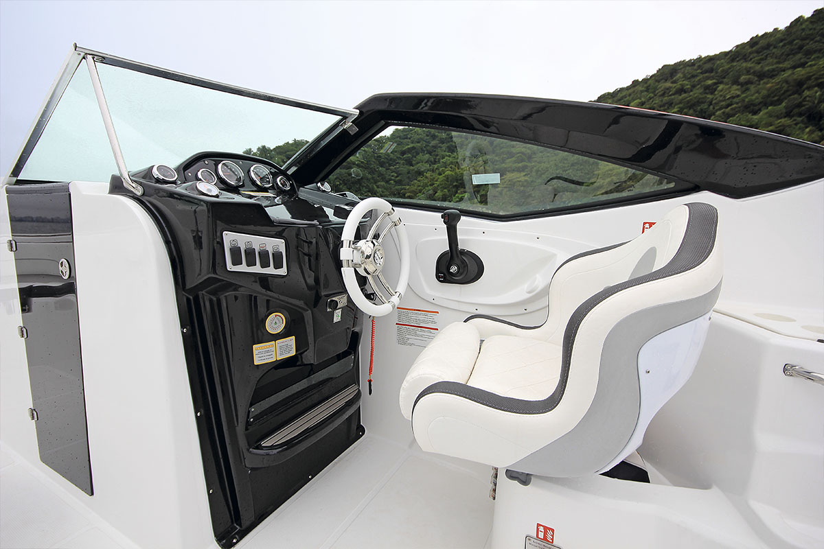 Focker 265 FX-posto-de-comando-boatshopping