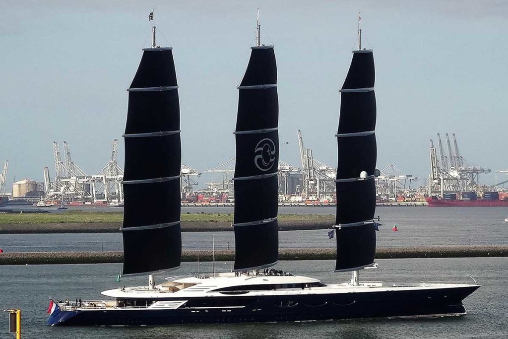 Oceanco-black-Pearl-superveleiro-testes-de-mar-boatshopping