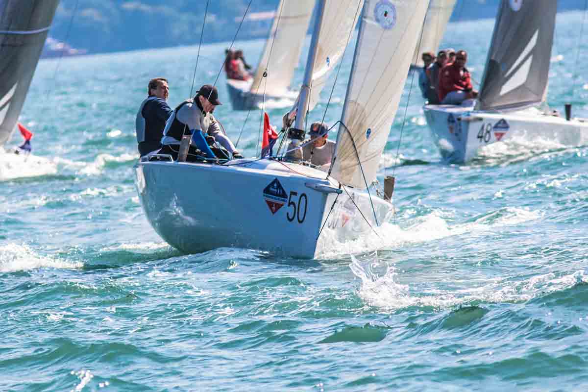 Regata da classe HPE 25 na semana de vela de ilhabela - boat shopping