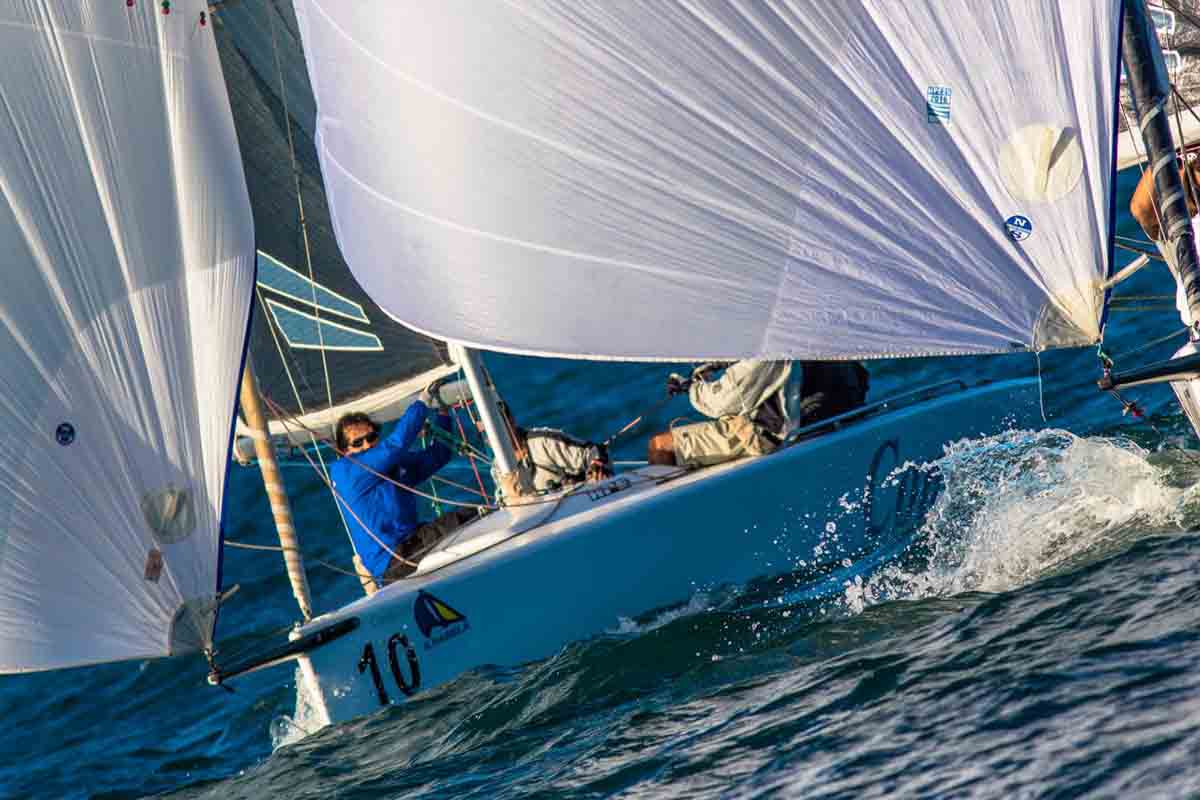 Regata da classe HPE 25 na semana de vela de ilhabela - boat shopping