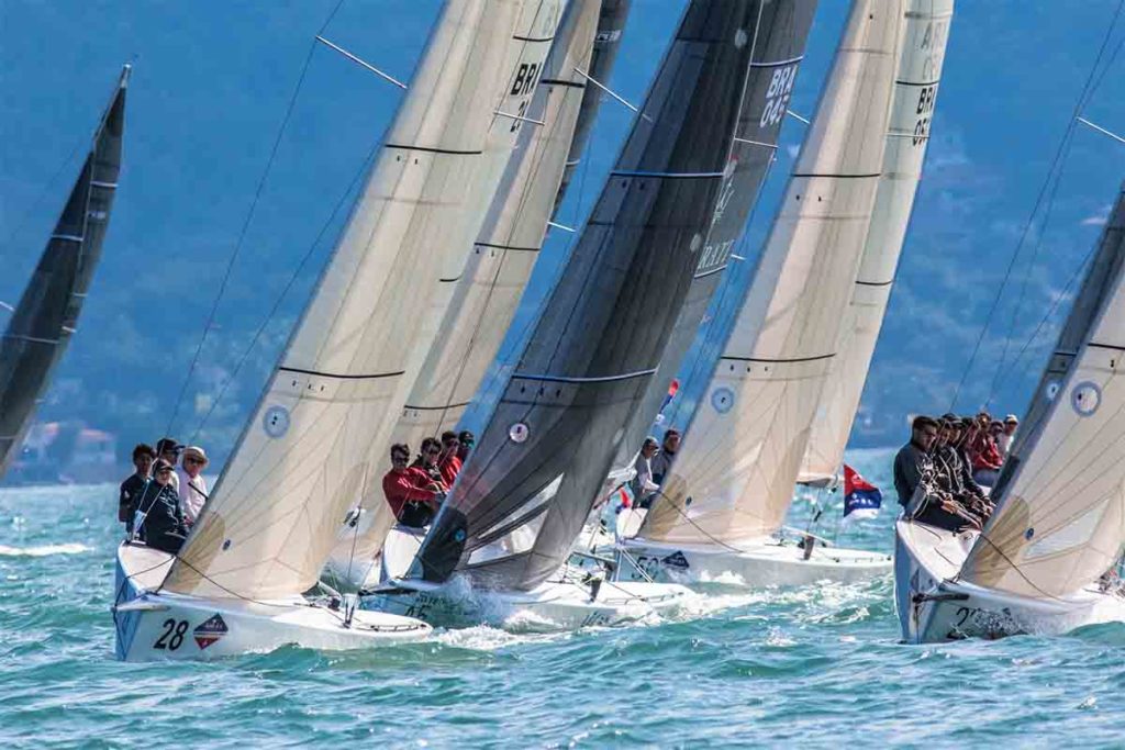 Regata da classe HPE 25 na semana de vela de ilhabela - boat shopping