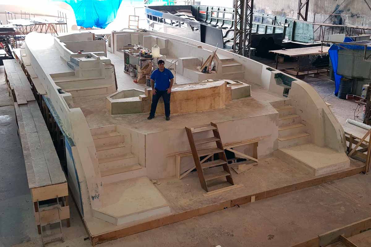 Aguz-Cat-60-em-construção-Boat-Shopping