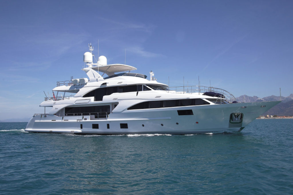 Benetti-fast-125-lejos3-festivaldevcannes-oatshopping