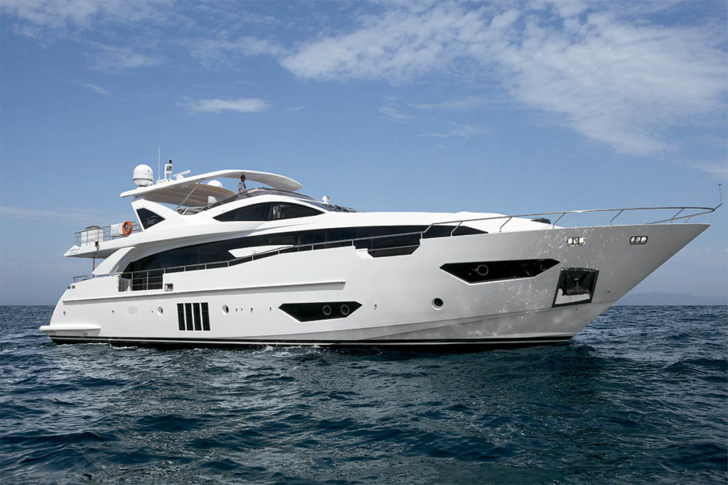 Azimut-yachts-no-Cannes-Yachting-Festival-boatshopping