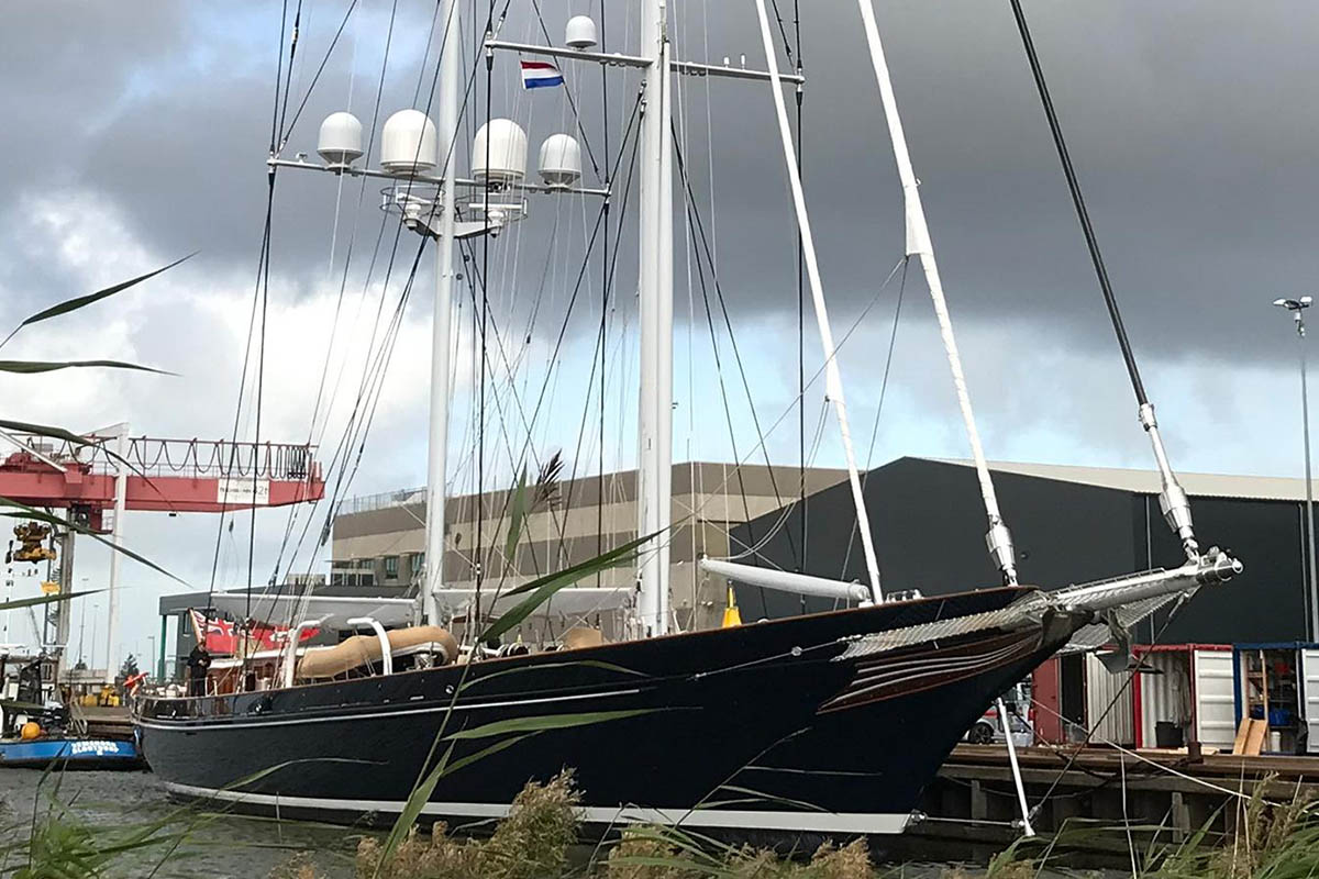 Meteor-retorna-Royal-Huisman-para-refit-de-inverno-boatshopping