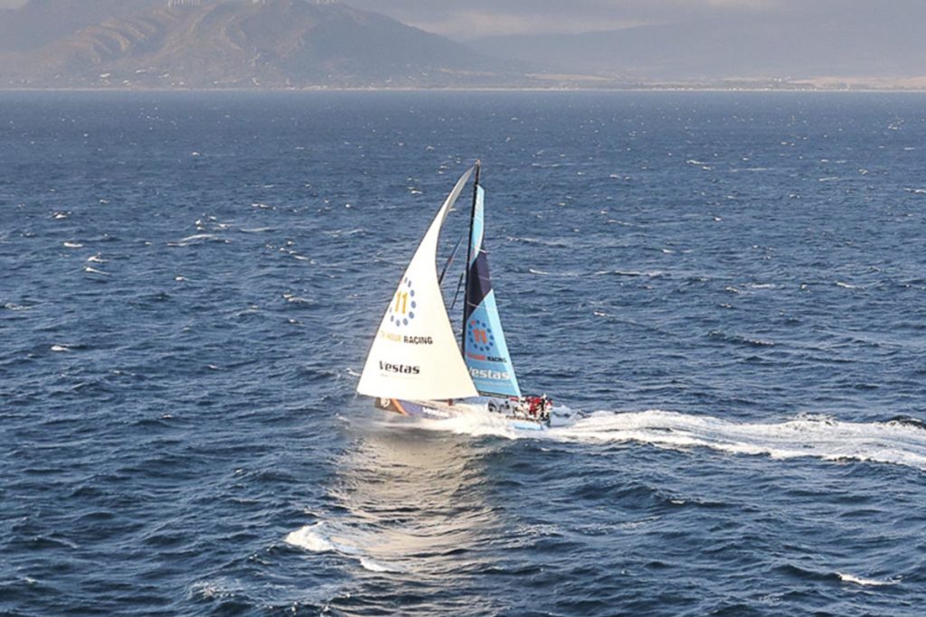 Vestas-11th-Hour-Racing-com-vantagem-na-abertura-da-Volvo-Ocean-Race-boatshopping