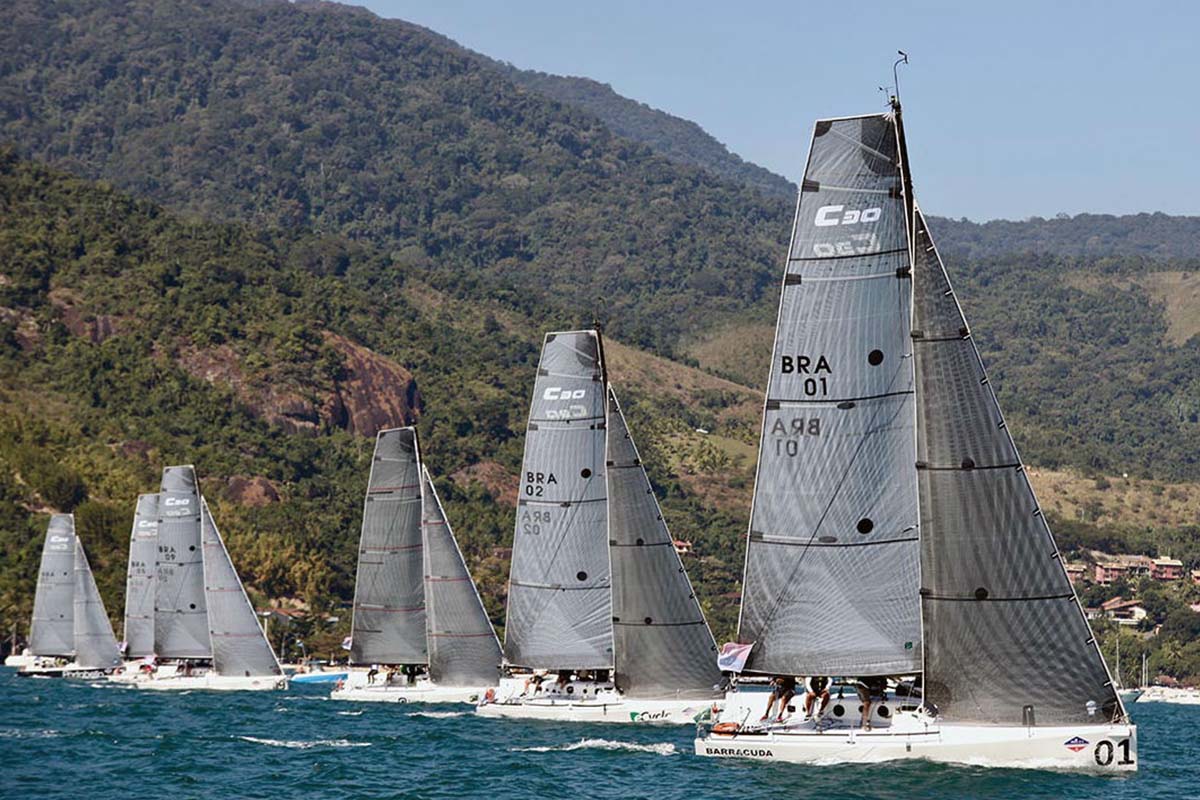 Classe-C30-rumo-ao-final-da-temporada-de-oceano-em-Ilhabela-boatshopping