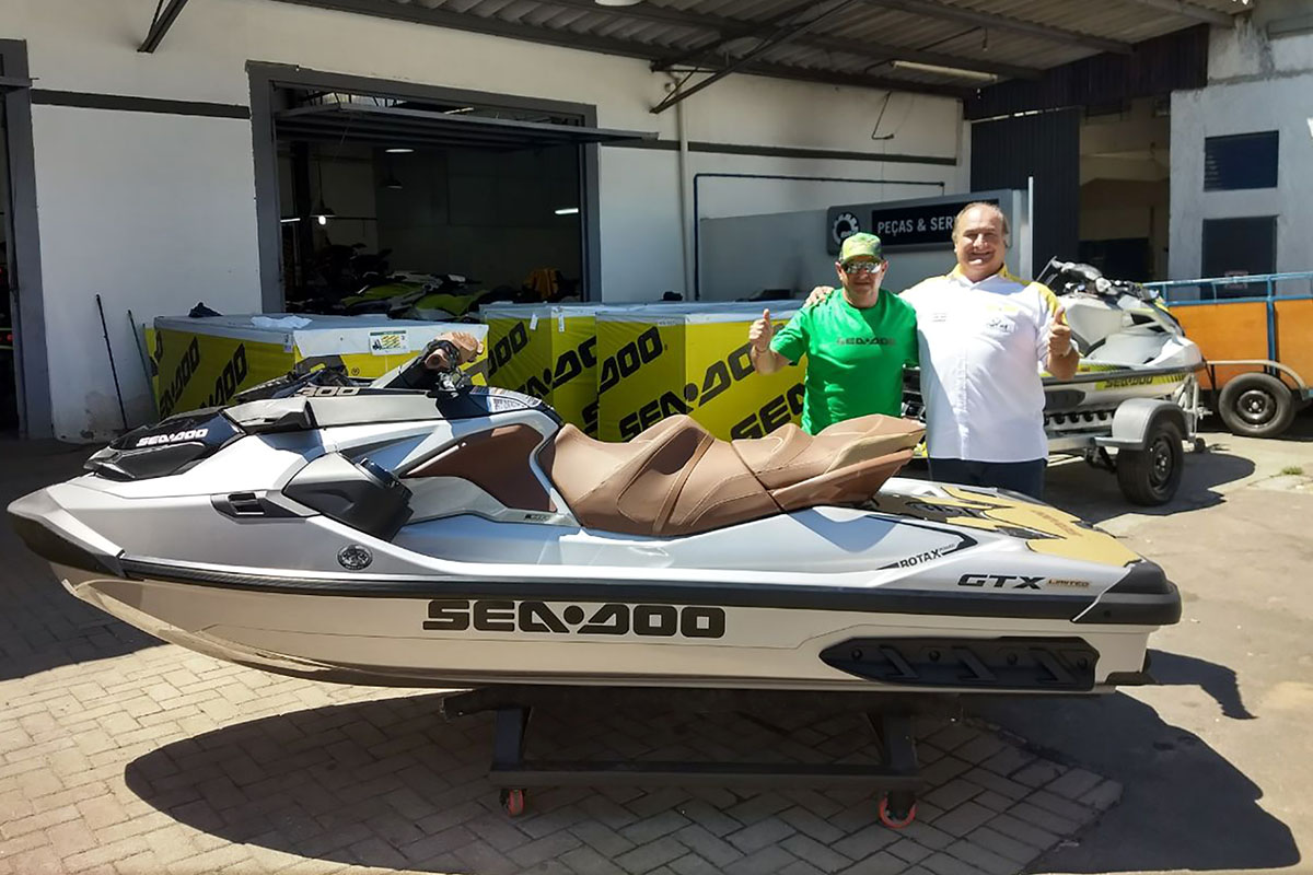 Homem-Jet-Sea-Doo-GTX-Limited-300-boatshopping