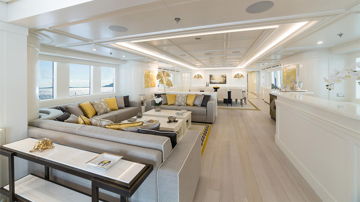 Primeiras-imagens-do-interior-do-Codecasa-C122-boatshopping