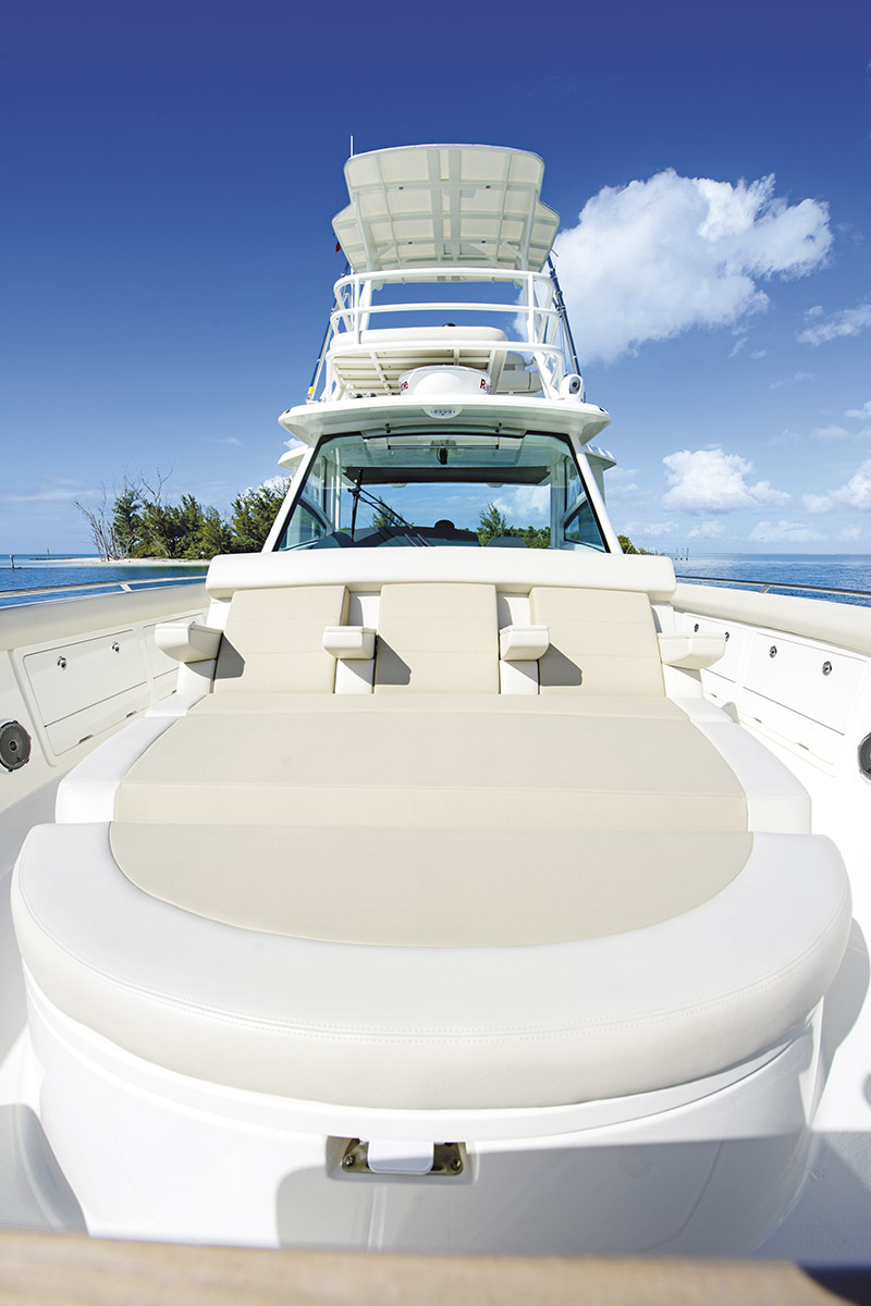 Boston-Whaler-420-Outrage-boatshopping