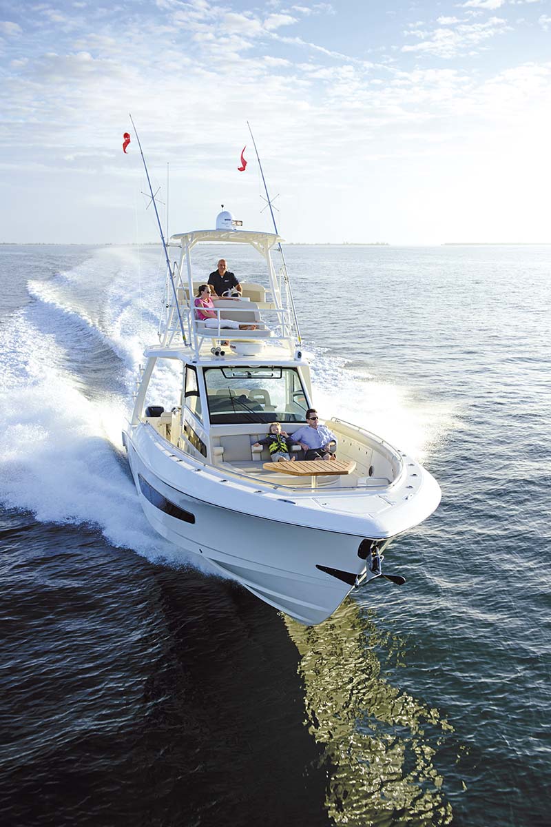 Boston-Whaler-420-Outrage-boatshopping