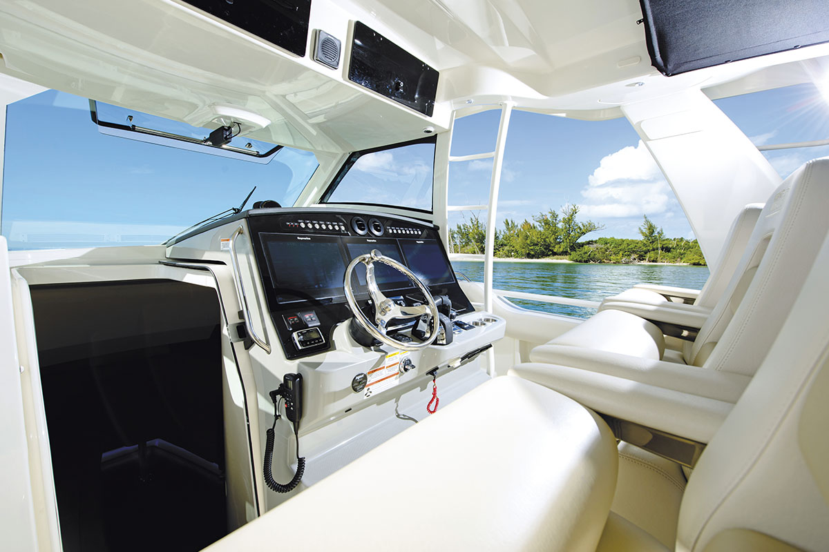 Boston-Whaler-420-Outrage-boatshopping