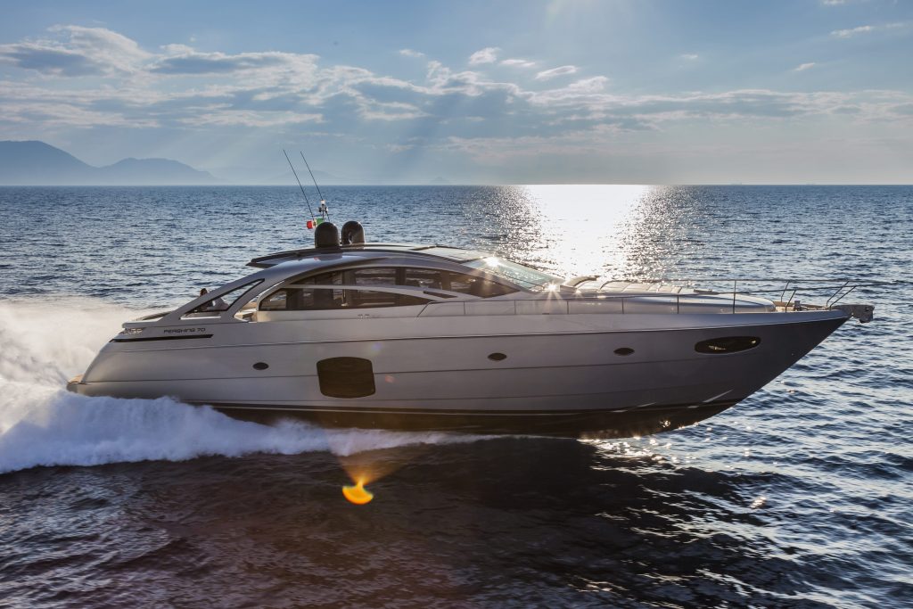 Ferretti group dubai international boat show Pershing 70 - boat shopping