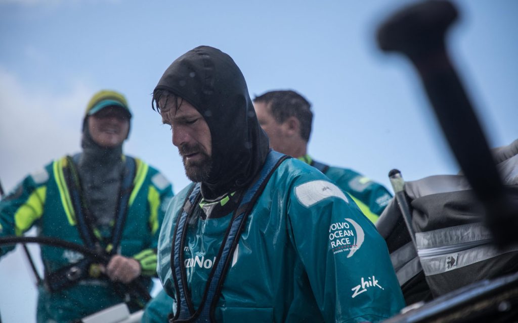 Volvo-Ocean-Race-Team-AkzoNobel-abre-vantagem-em-momento-decisivo-boatshopping