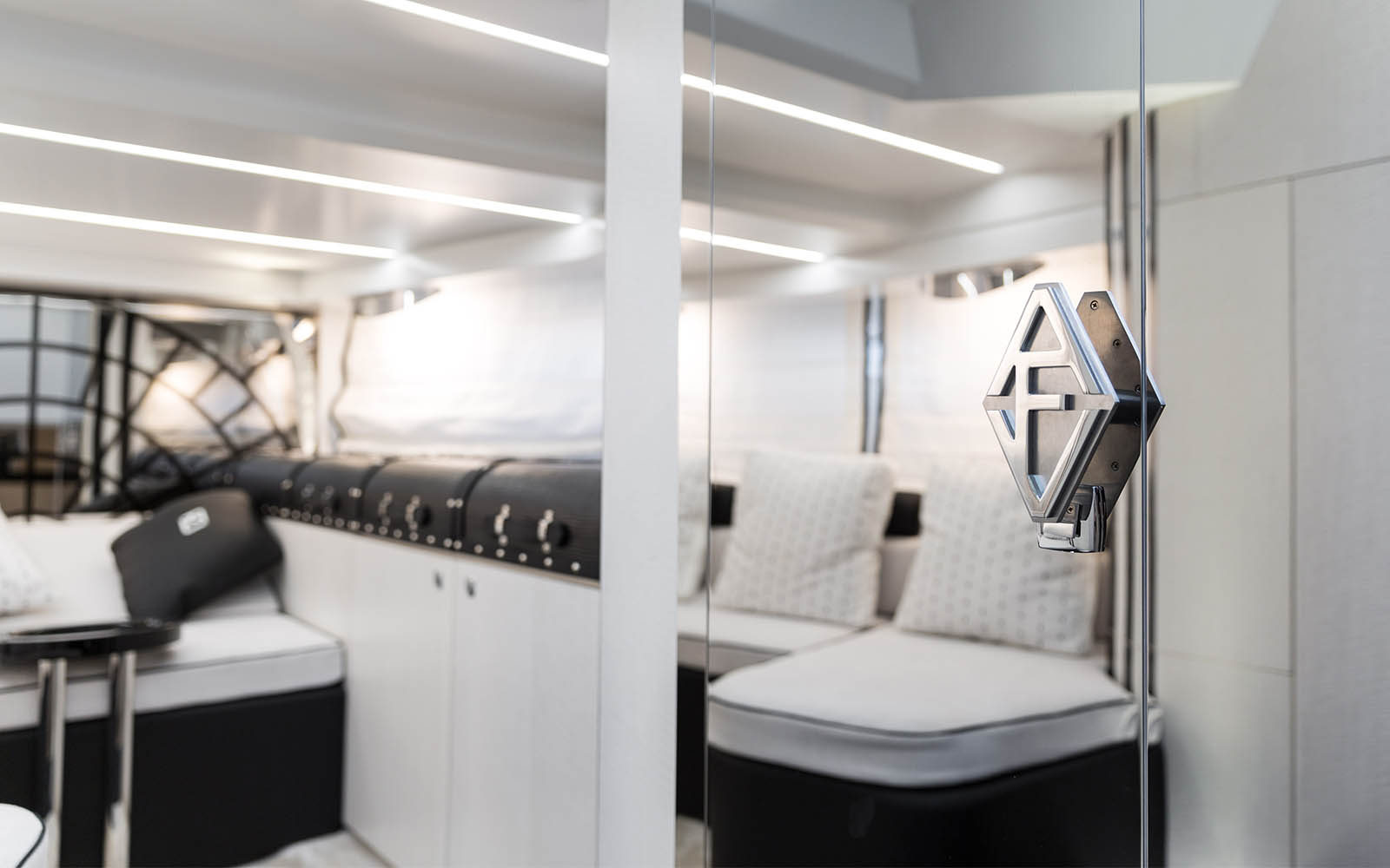 Anna Fendi design Invictus Yacht - boat shopping