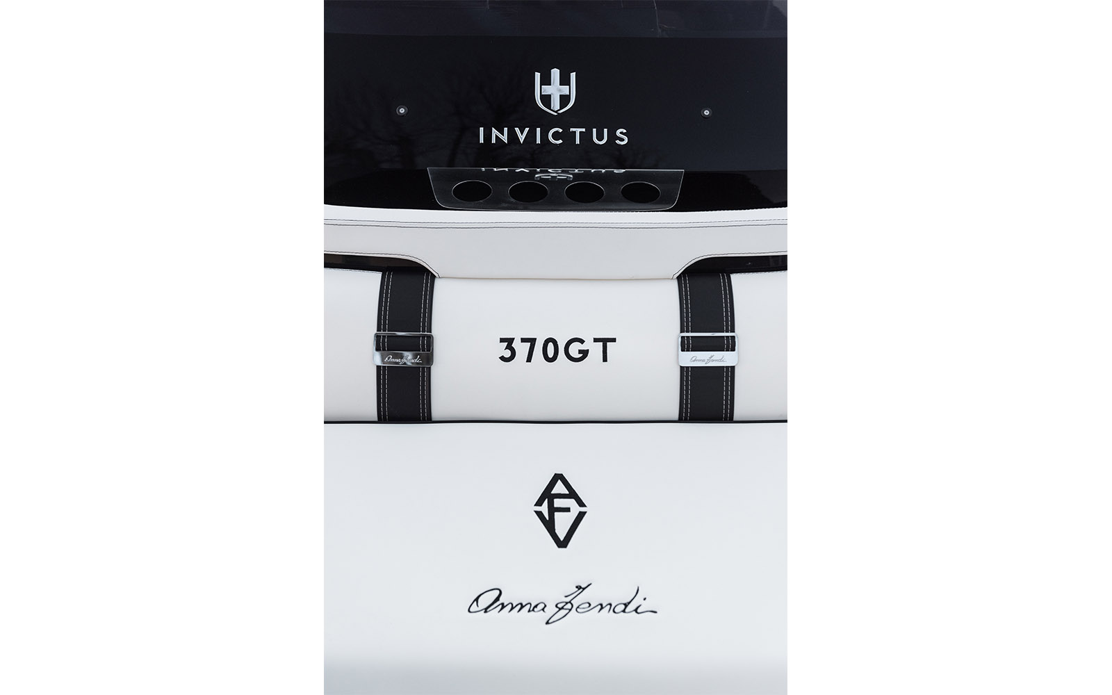 barco Invictus Yacht - boat shopping