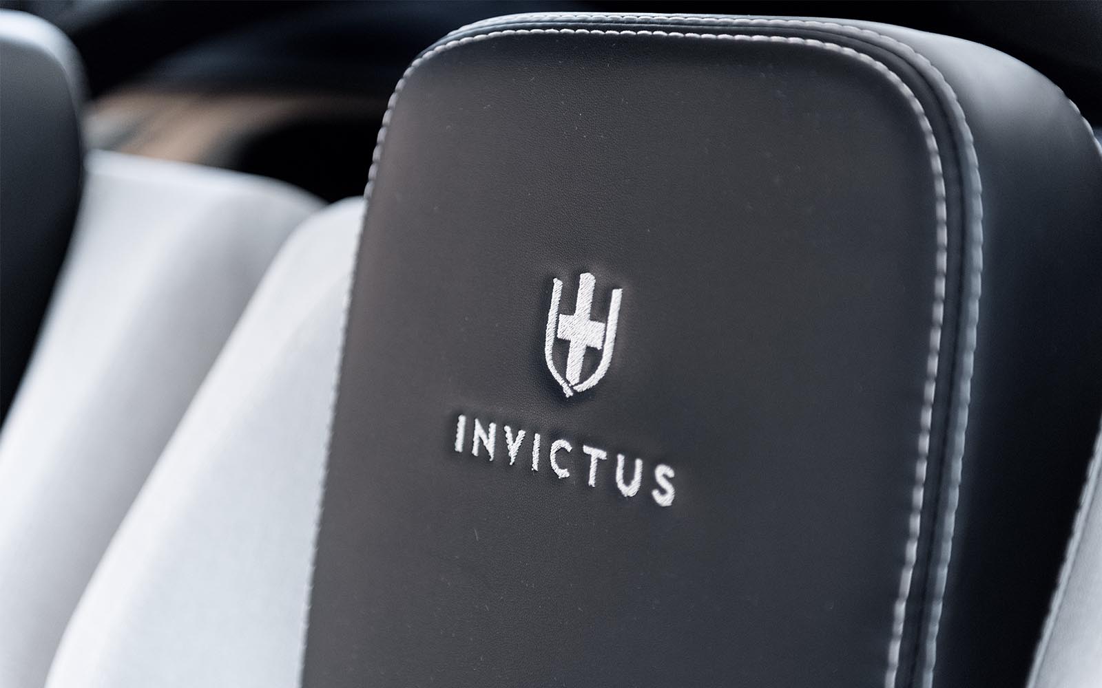 detalhes Invictus Yacht - boat shopping