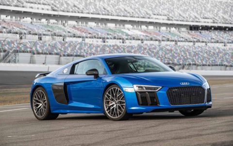 Audi-R8-V10-Plus – boat shopping