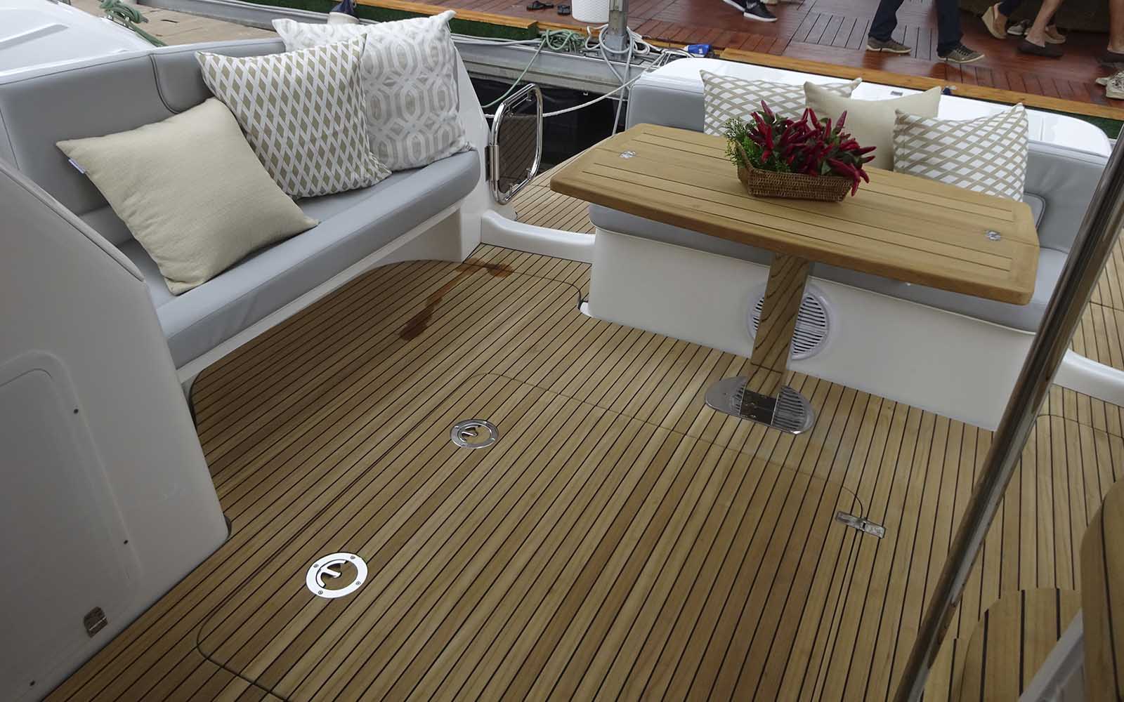 Confira imagens do interior da nova Schaefer 400 Fly-boatshopping