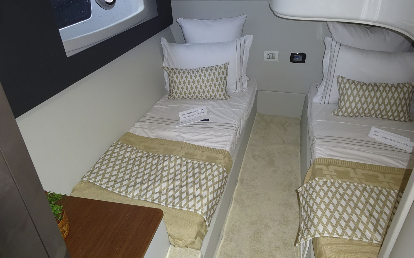 Confira imagens do interior da nova Schaefer 400 Fly-boatshopping