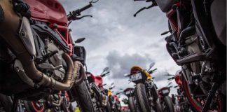 Desfile bate recorde Ducati - boat shopping
