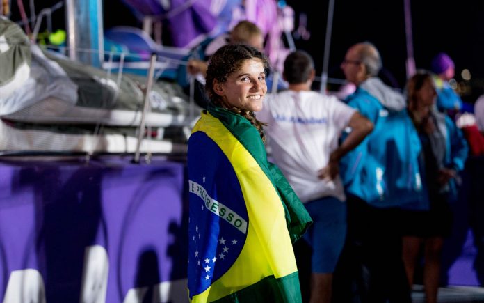 Martine Grael e team AkzoNobel chegam em terceiro no Brasil-boatshopping