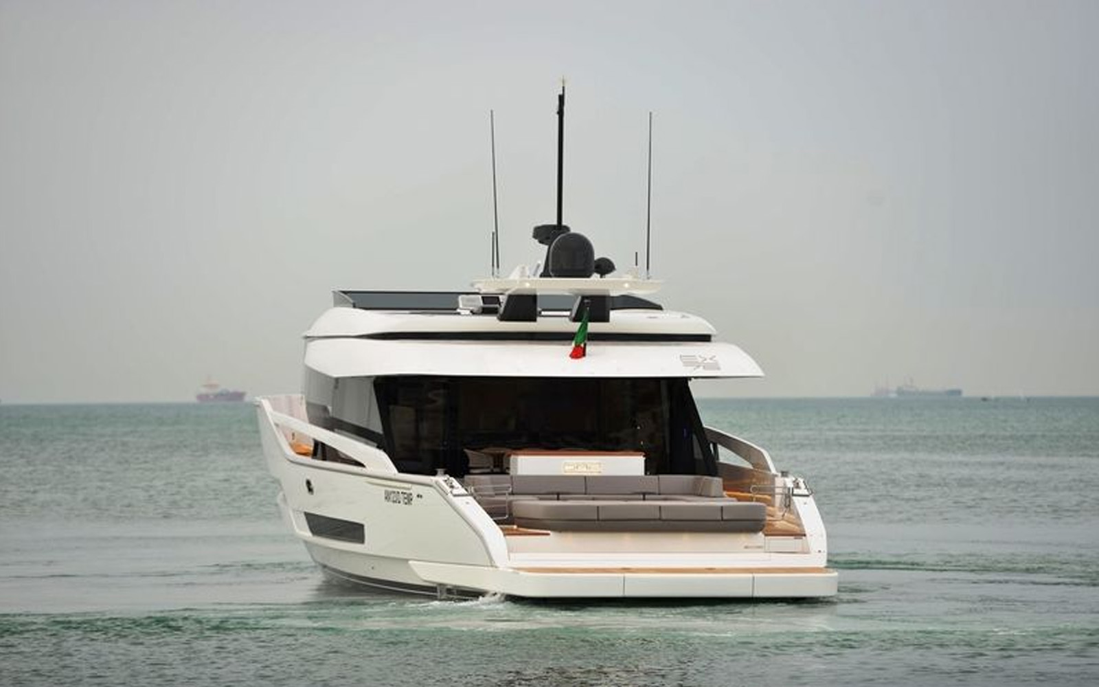 ISA Yachts entrega novo iate de 24 metros-boatshopping