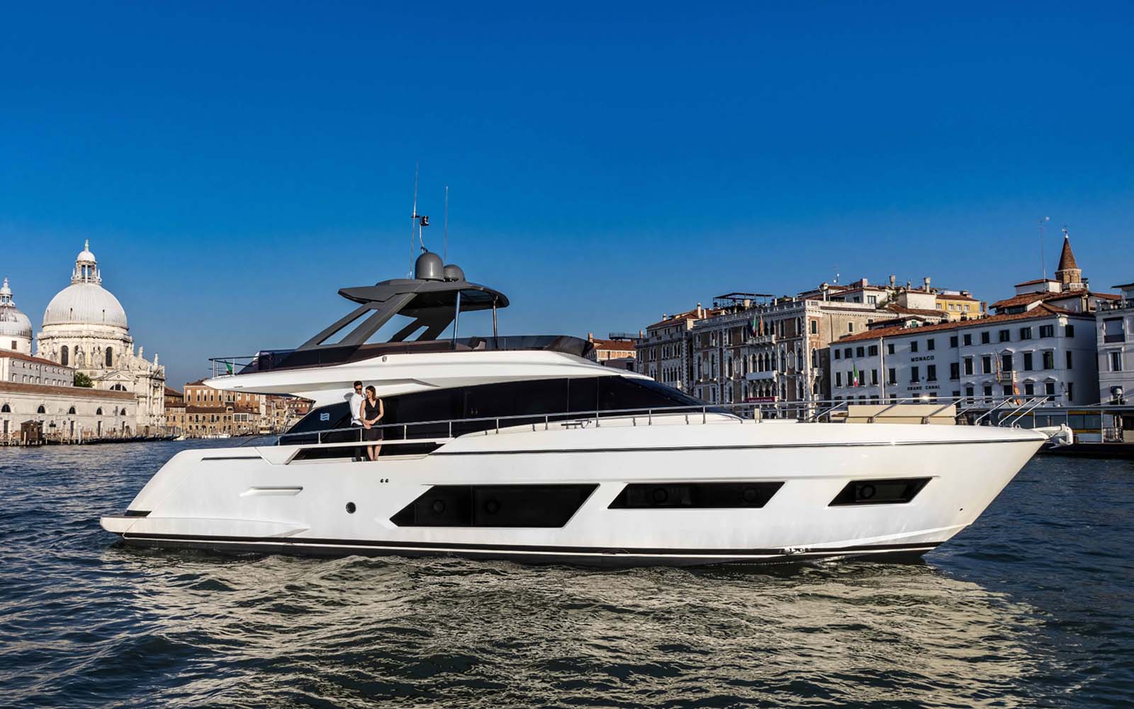 Ferretti comemora 50 anos com festa em Veneza-boatshopping