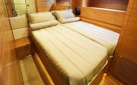 Johnson Yachts-J93-cabine-boatshopping