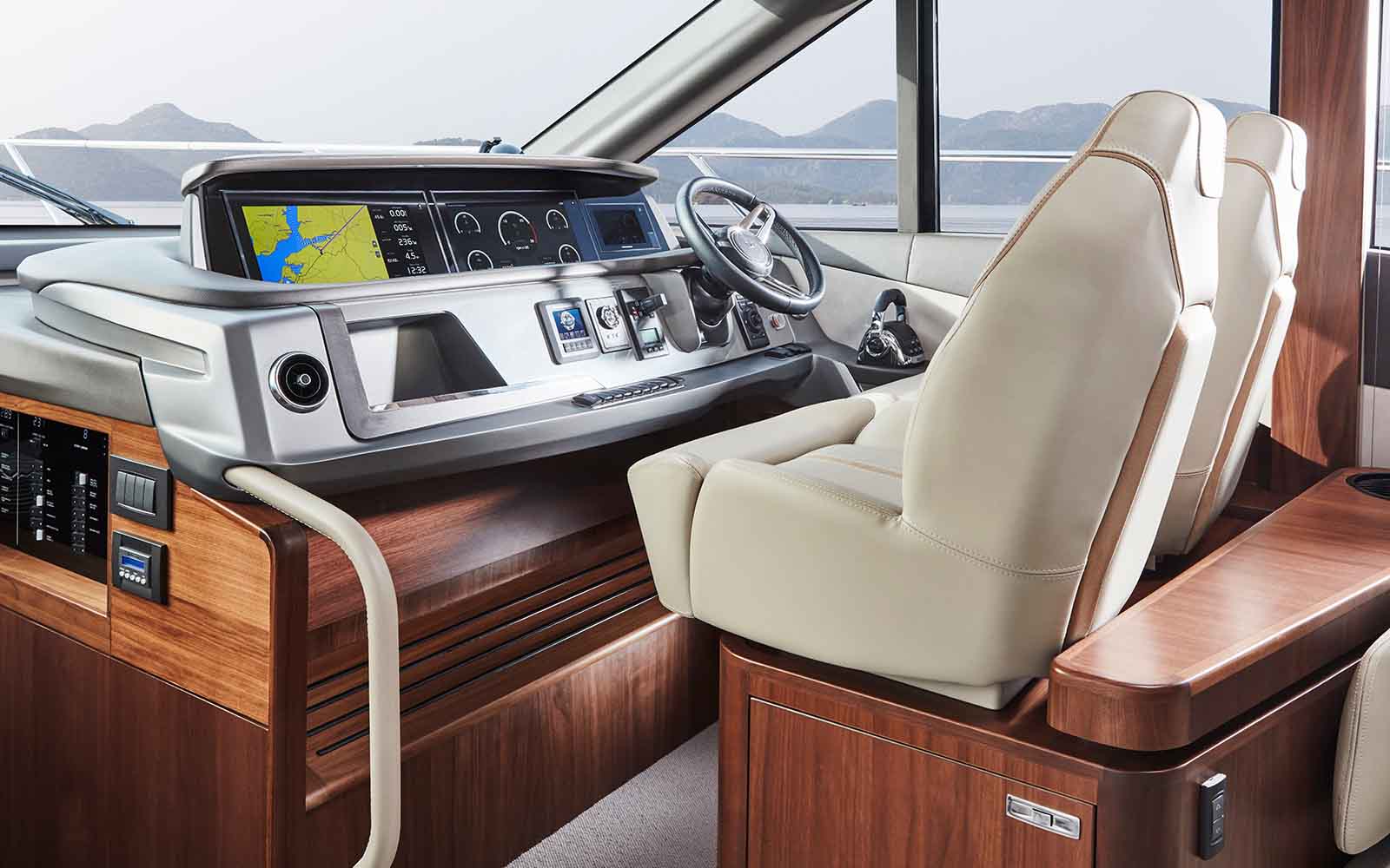 princess-f55-interior-helm-boatshopping