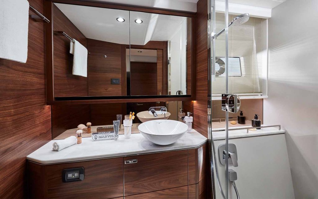 f55-interior-owners-bathroom