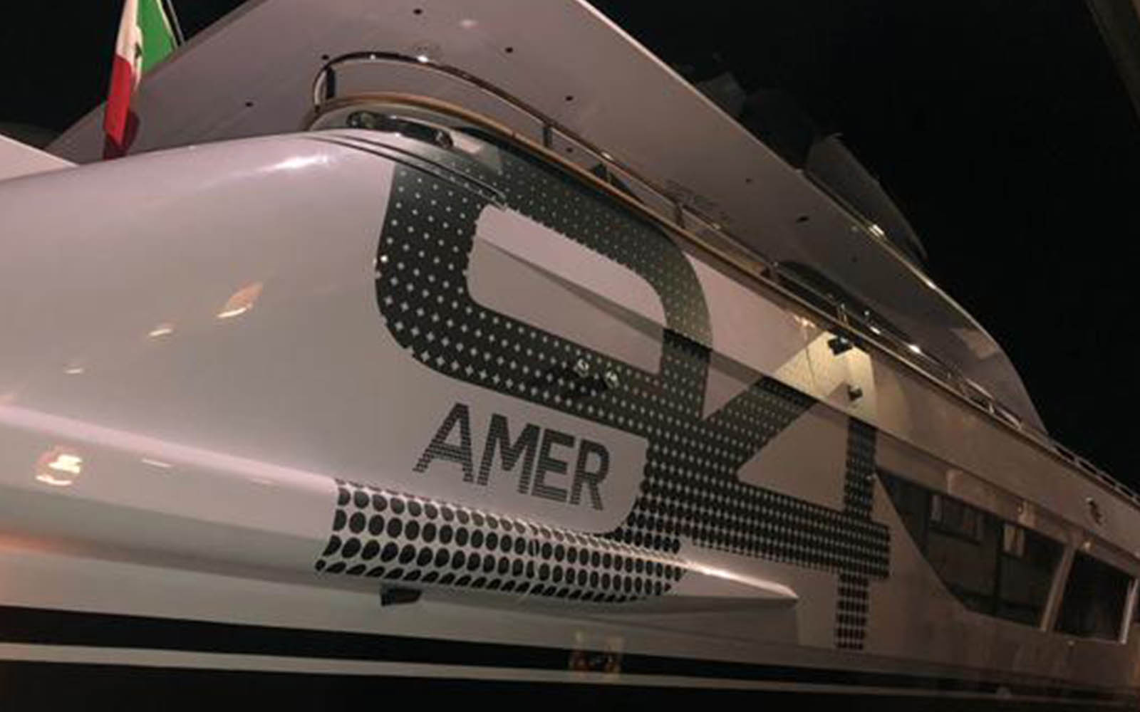Amer 94-02-boatshopping