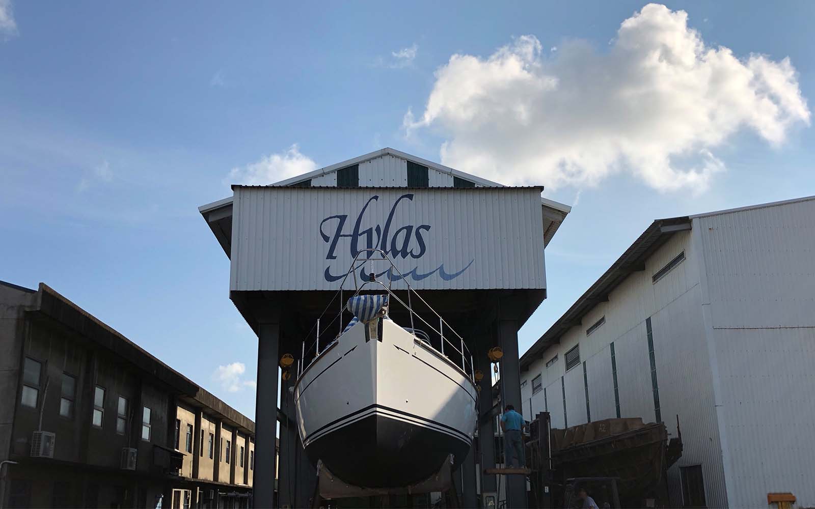 Hylas-H48-01-boatshopping