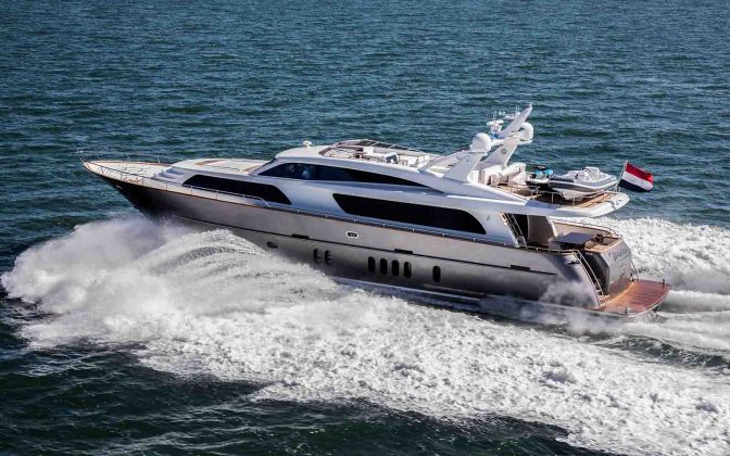 Van der Valk-exterior-01-boatshopping