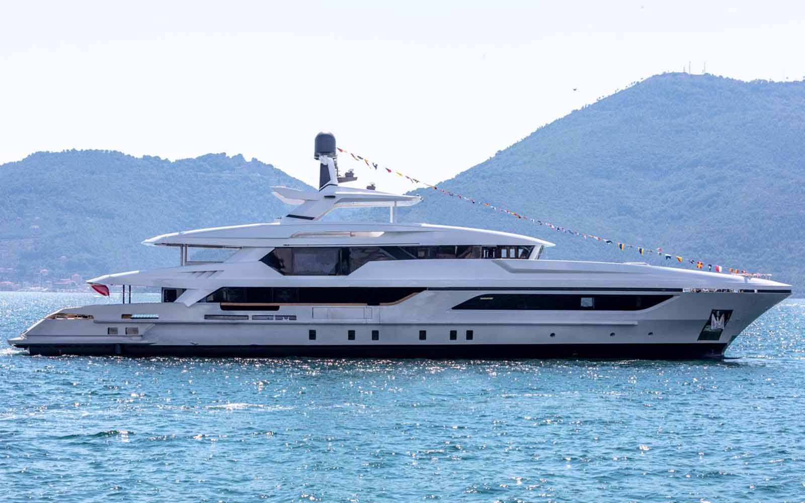 Baglietto T-Line 48-superiates-cannes-boatshopping