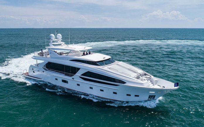 Horizon Yachts entrega primeiro superiate CC115-boatshopping