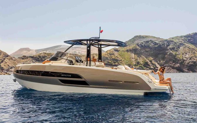 INVICTUS 320GT-01-boatshopping