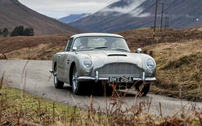 James Bond-DB5-02-boatshopping