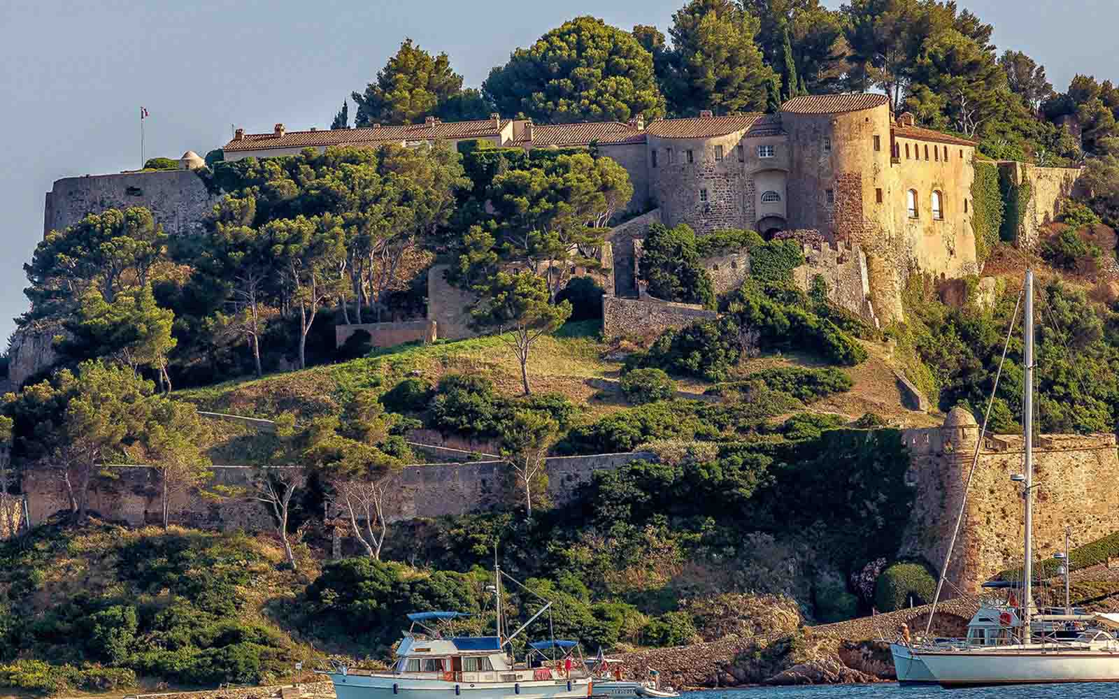 ilhas-fort-de-bregancon-boatshopping