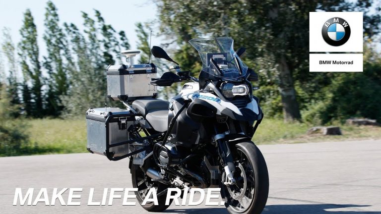 Conheça a moto da BMW que dirige sozinha