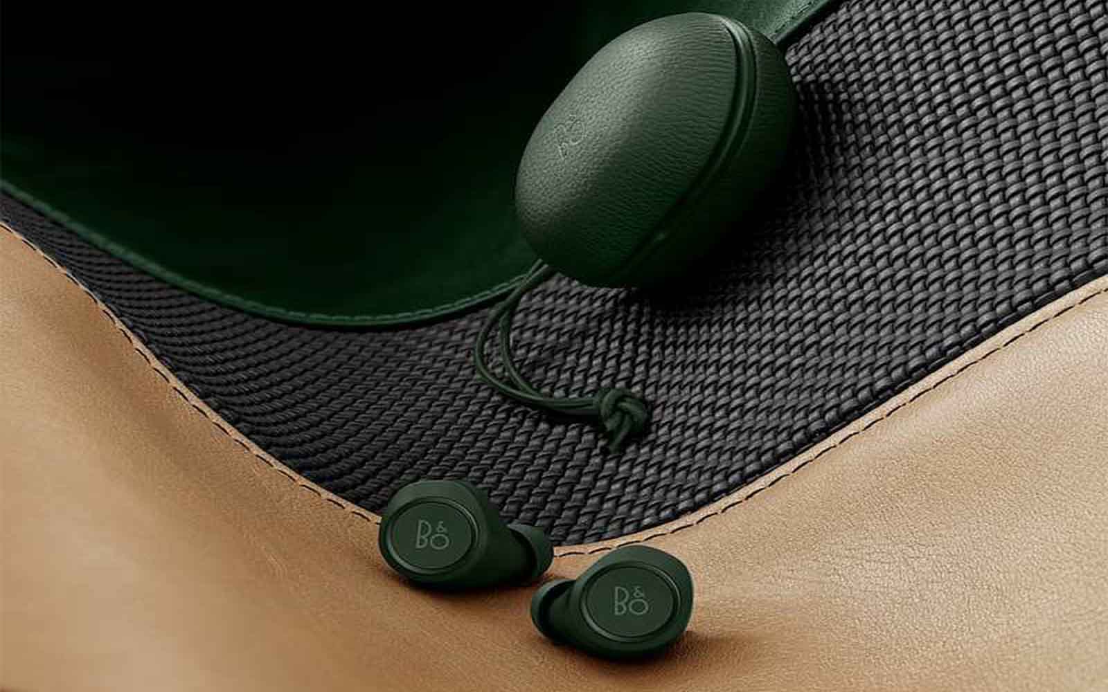 Beoplay E8 Racing Green-Bang & Olufsen-02-boatshopping