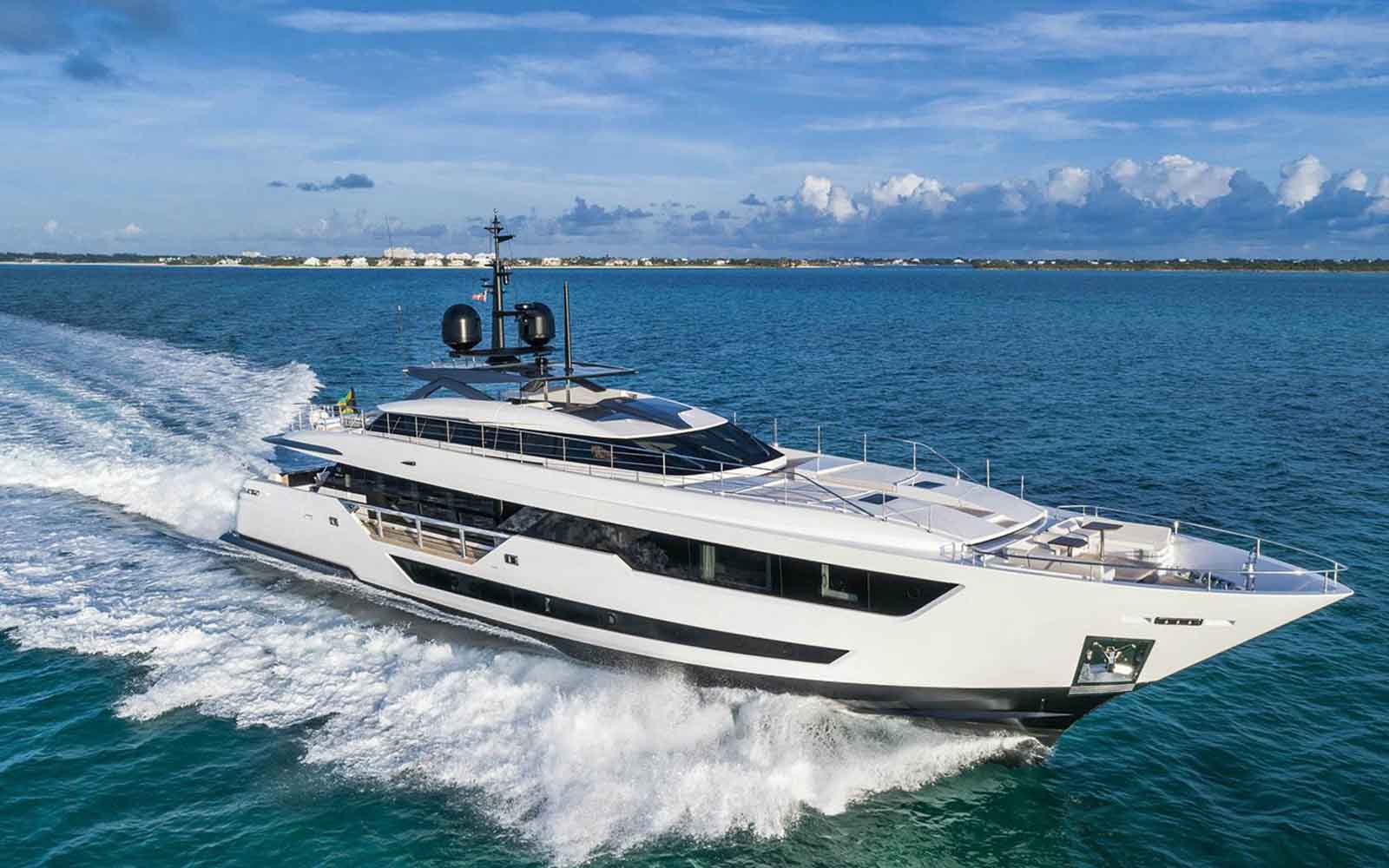 Top 10-CustomLine120-boatshopping