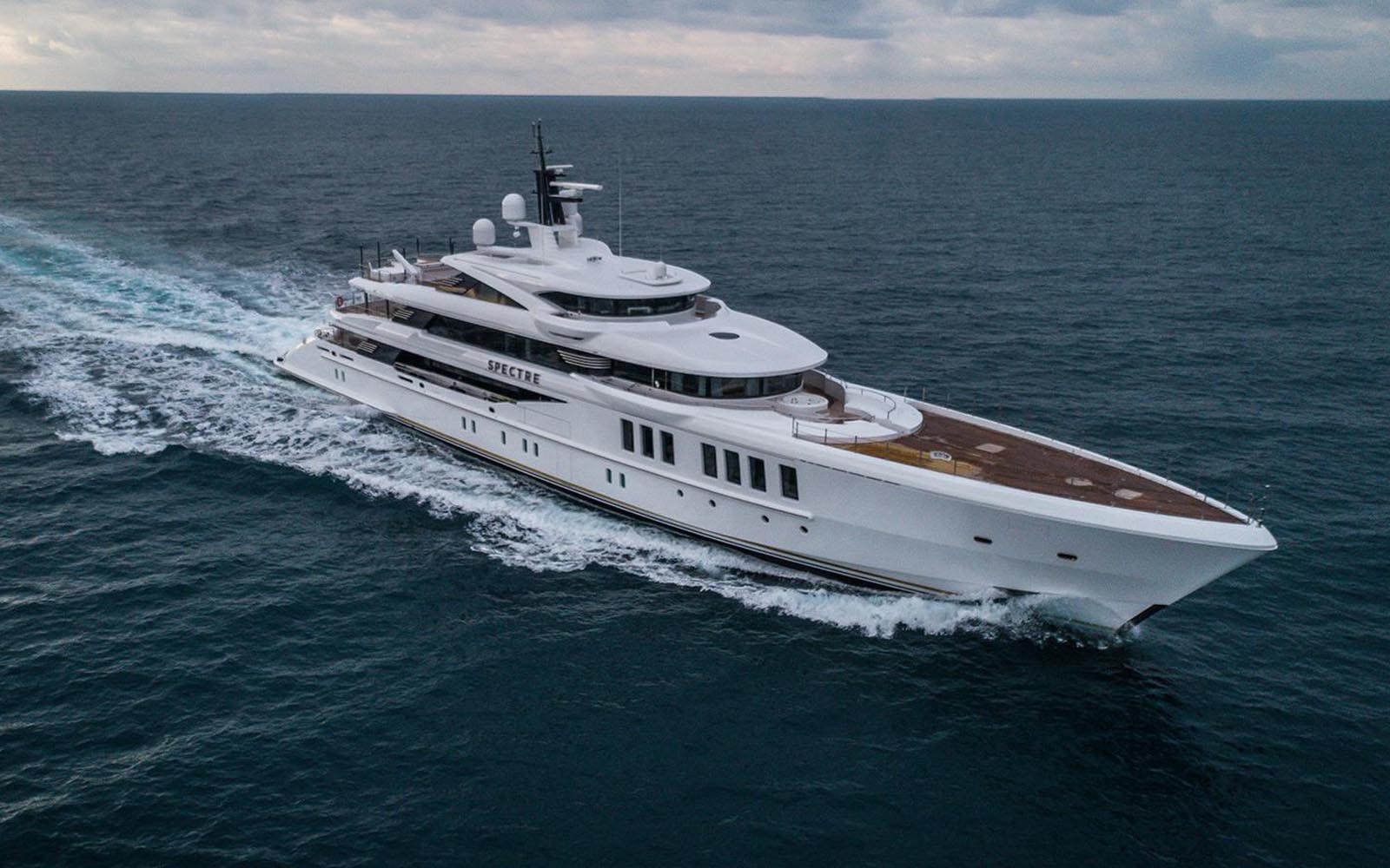 Benetti Yachts entrega o superiate Spectre-boatshopping