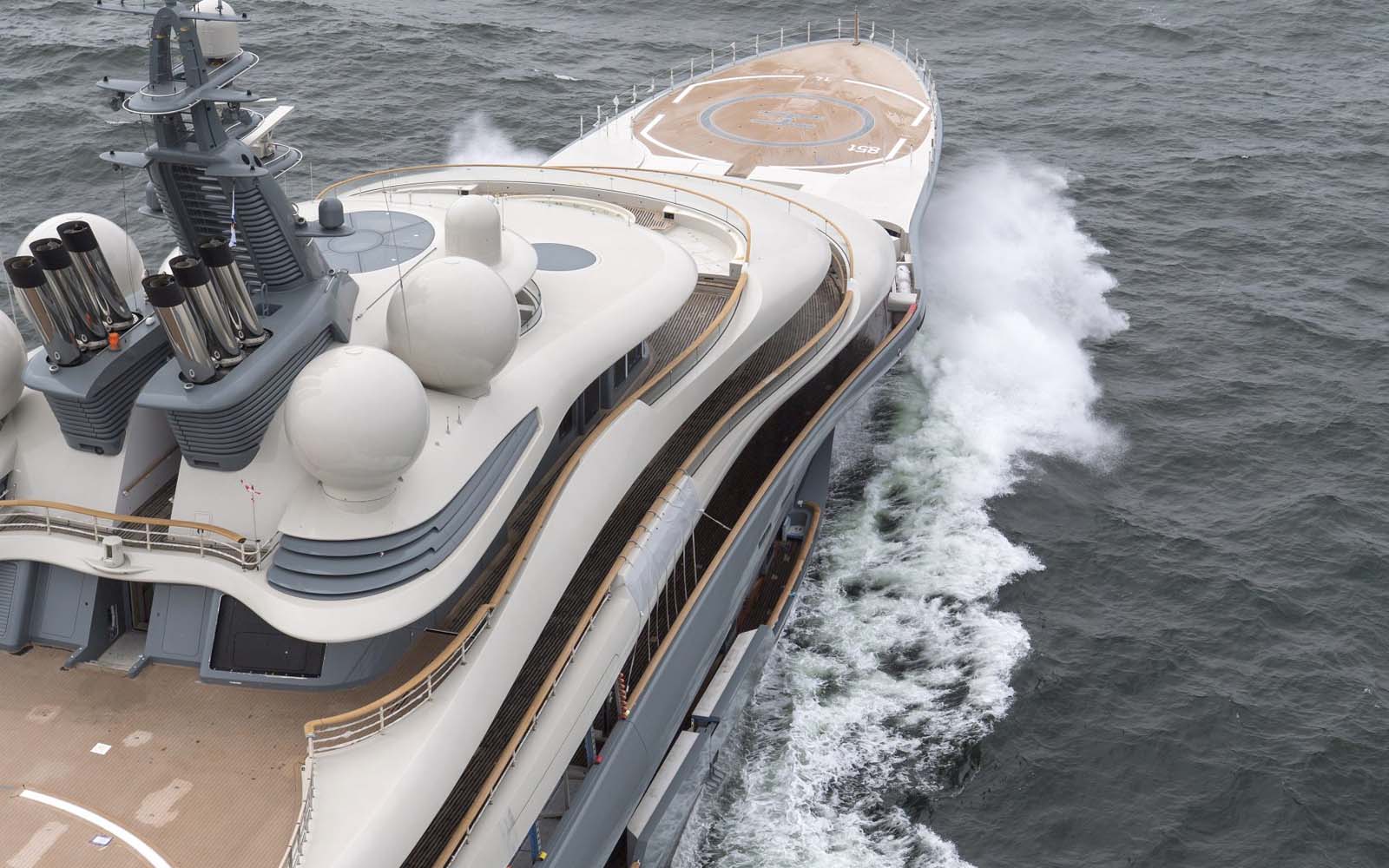 Lurssen entrega um superiate Flying Fox de 136 metros-boatshopping