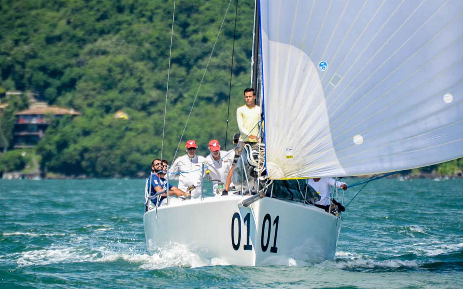 barracuda etapa em ilhabela - boat shopping